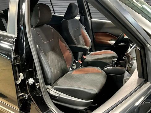 Used 2019 Nissan Kicks SR w/ Exterior Package FWD image 27