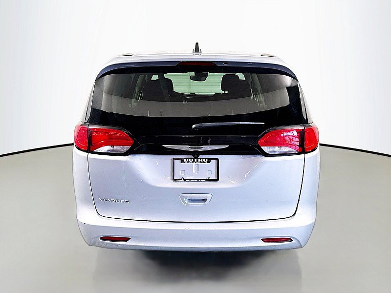 Used 2023 Chrysler Voyager LX FWD image 6