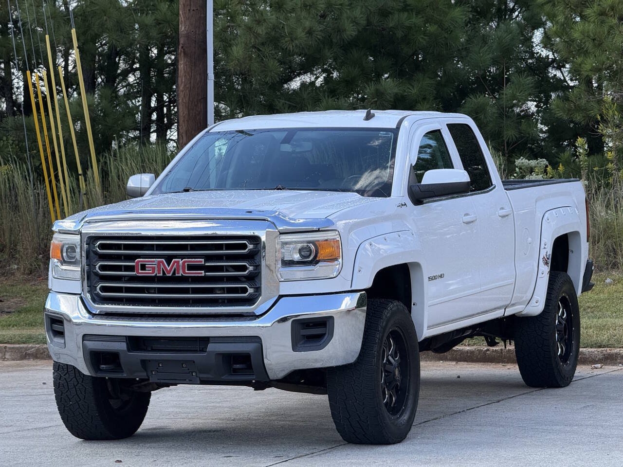 Used 2015 GMC Sierra 2500 SLE AWD/4WD image 2
