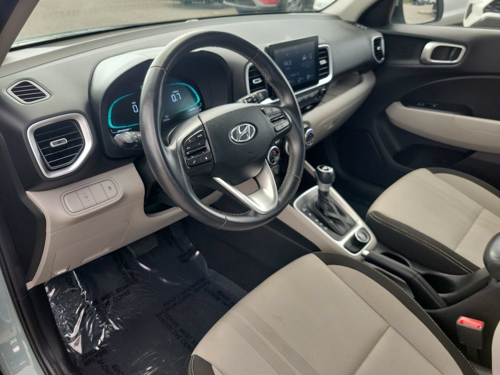 Used 2025 Hyundai Venue SEL FWD image 14