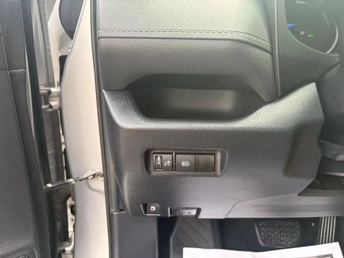 Used 2020 Toyota RAV4 XLE w/ Carpet Mat Package AWD/4WD image 20