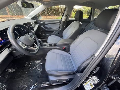 Used 2025 Volkswagen Jetta SE image 25