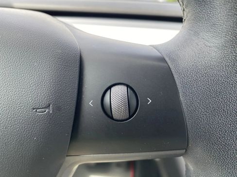 Used 2021 Tesla Model Y Long Range image 15