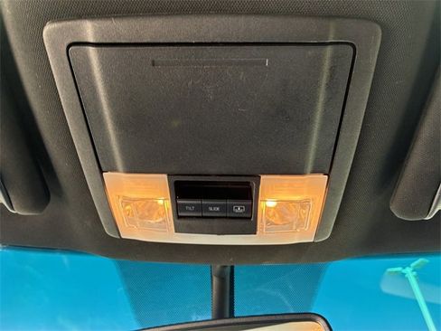 Used 2017 Ford Explorer XLT image 30