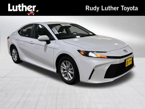 Used 2026 Toyota Camry LE w/ Convenience Package FWD image 1