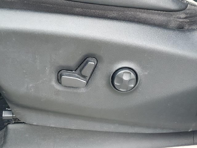 Used 2021 Chrysler Pacifica Limited w/ Uconnect Theater Family Group FWD image 14