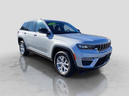 Used 2024 Jeep Grand Cherokee Limited image 11