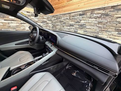 Certified 2025 Hyundai Elantra Limited image 11