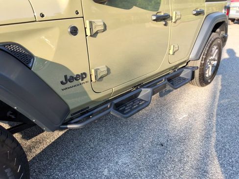 Used 2025 Jeep Wrangler Unlimited Sport AWD/4WD image 11
