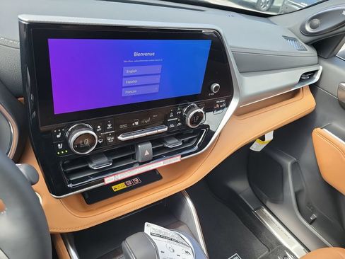 New 2026 Toyota Highlander Platinum AWD/4WD image 14