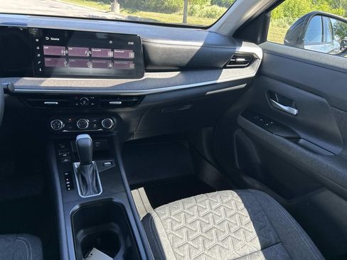 Used 2025 Nissan Kicks SV FWD image 18
