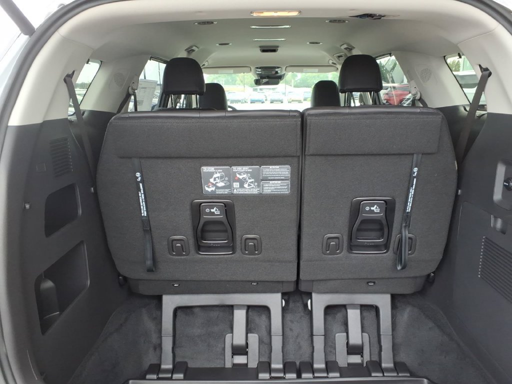 New 2027 Kia Carnival EX FWD image 8