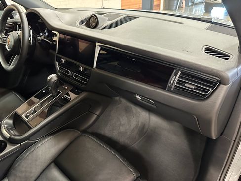 Used 2024 Porsche Macan Turbo AWD/4WD image 24
