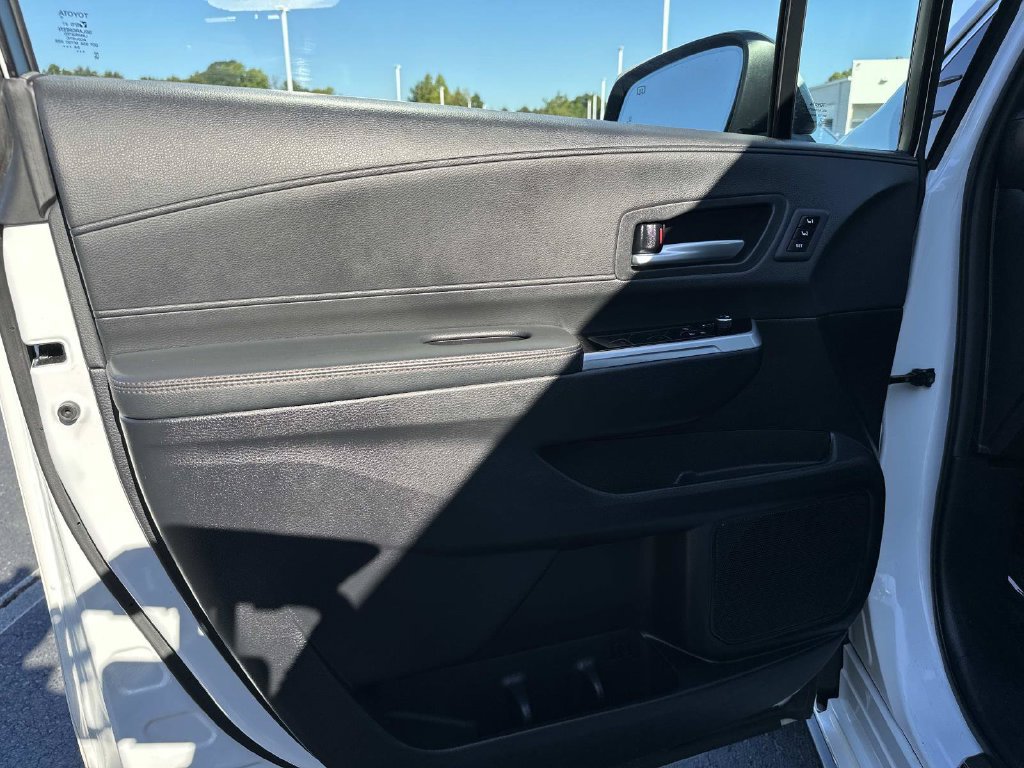 Used 2025 Toyota Sienna Platinum AWD/4WD image 25