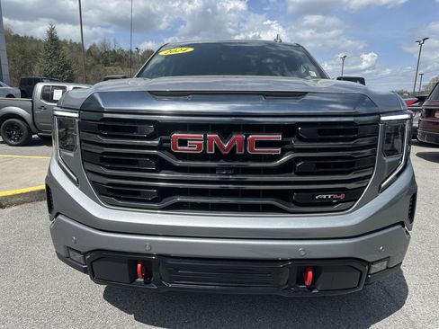 Used 2024 GMC Sierra 1500 AT4 w/ Technology Package image 3