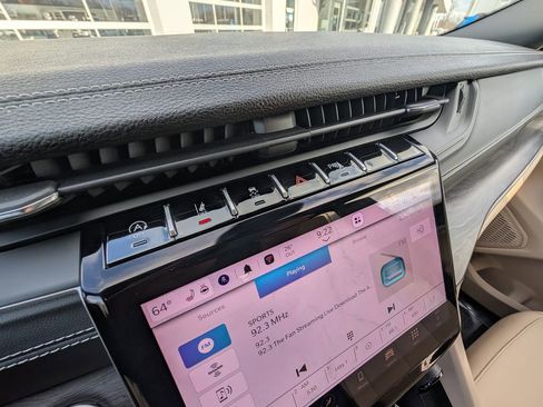 Used 2024 Jeep Grand Cherokee Limited image 30