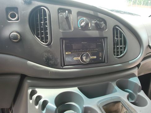 Used 2003 Ford E-250 and Econoline 250 Extended RWD image 13