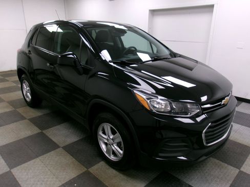 Used 2022 Chevrolet Trax LS w/ Tint and Cruise Package AWD/4WD image 13