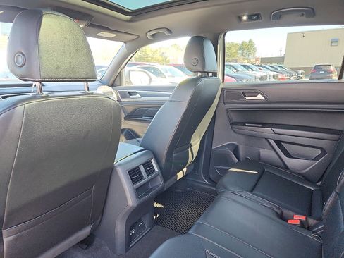 Used 2020 Volkswagen Atlas Cross Sport SEL image 25