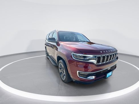 Used 2024 Jeep Wagoneer 4WD w/ Premium Group I image 2