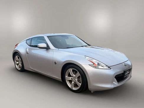 Used 2012 Nissan 370Z Coupe RWD image 2