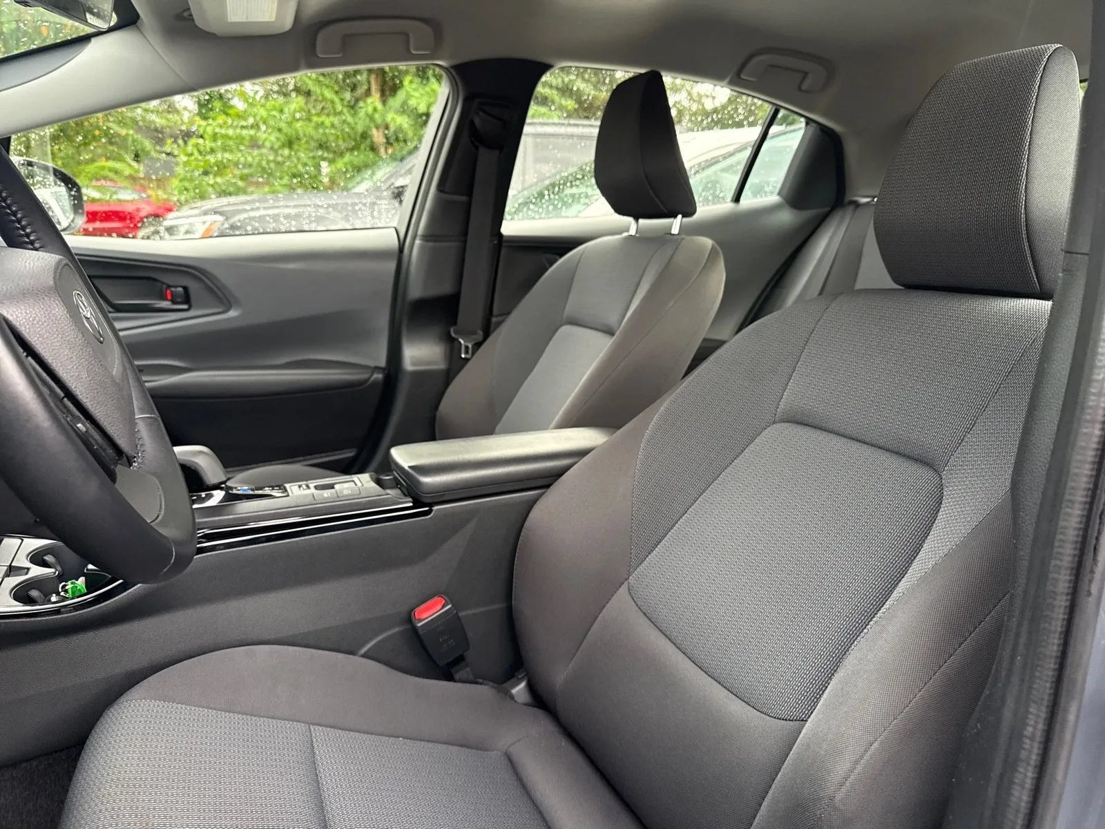 Used 2025 Toyota Prius LE FWD image 12