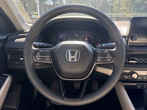 Used 2023 Honda Accord EX image 11