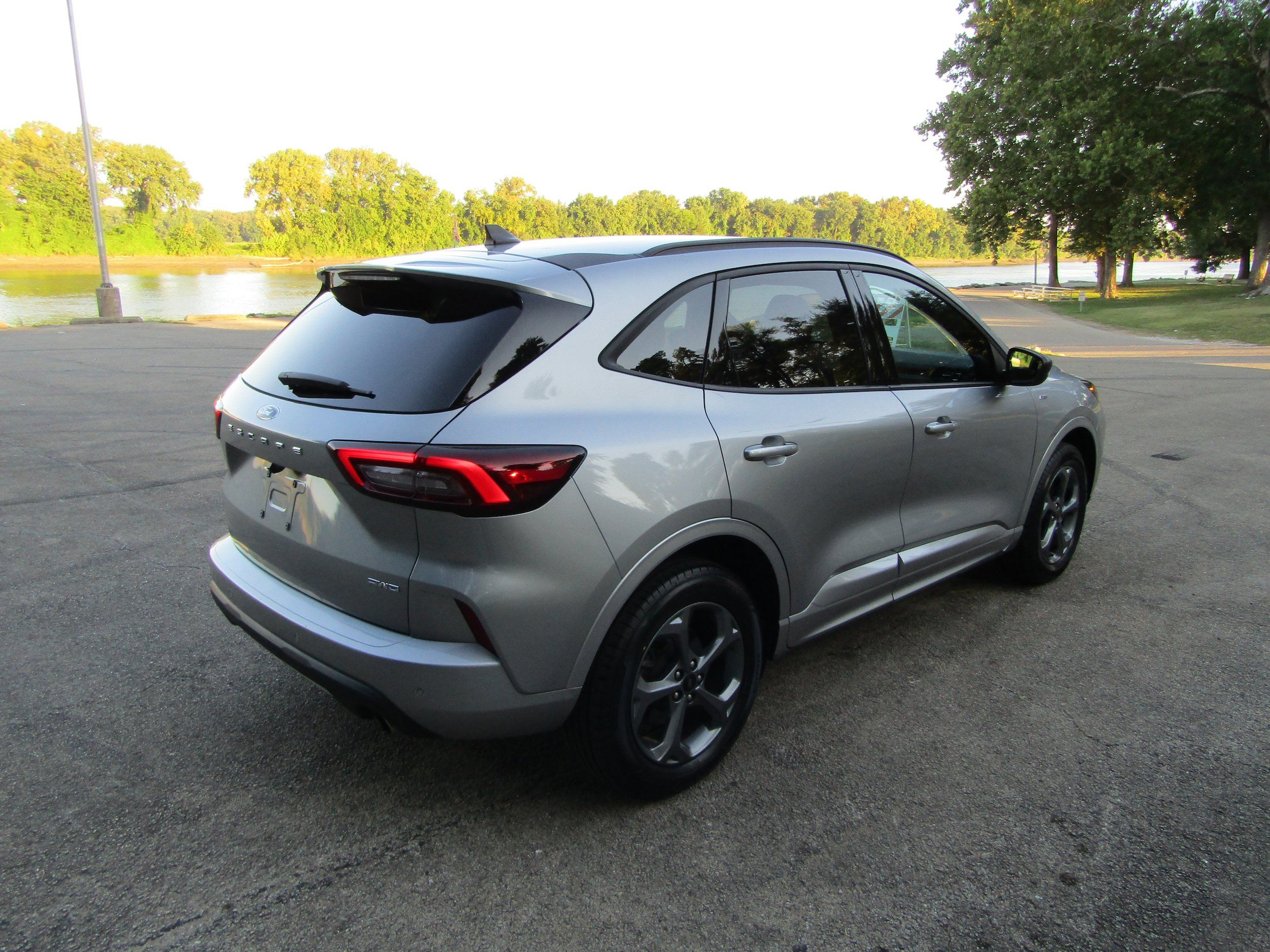 Used 2024 Ford Escape ST-Line w/ Tech Pack #1 AWD/4WD image 4