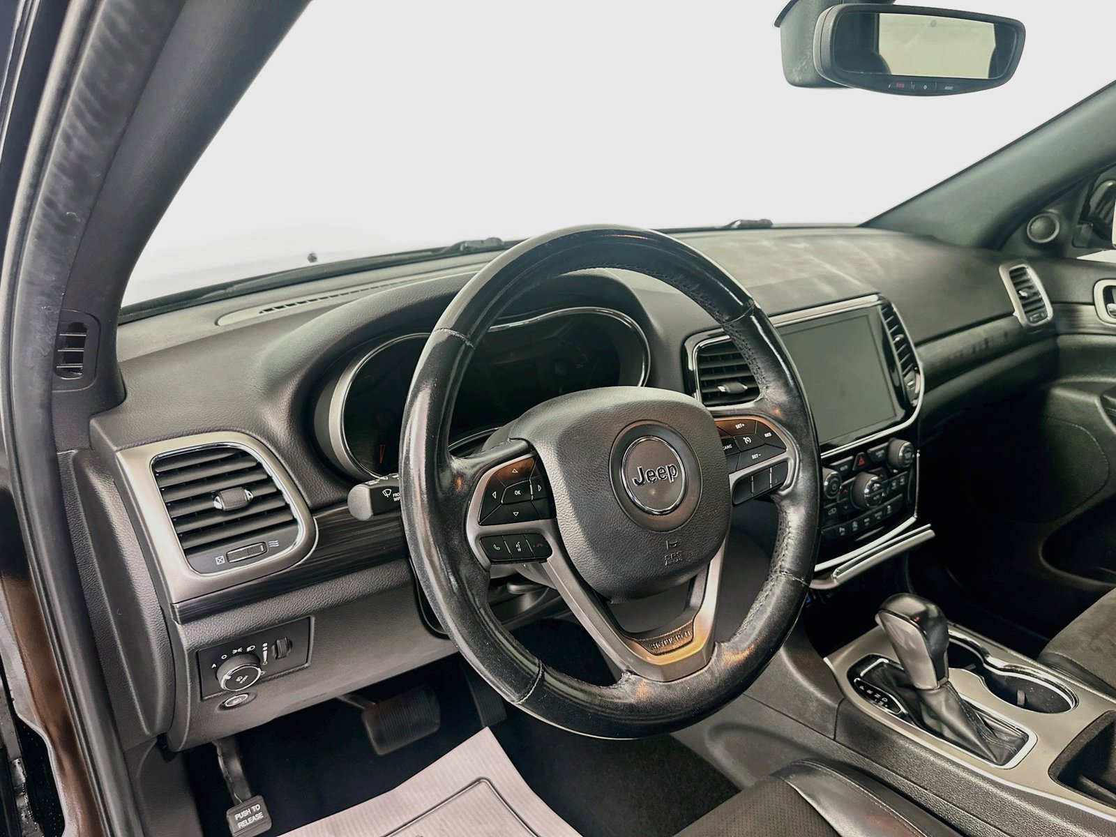 Used 2019 Jeep Grand Cherokee Altitude AWD/4WD image 9