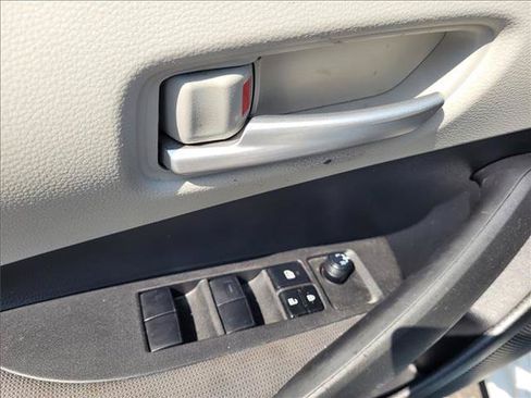 Used 2021 Toyota Corolla LE FWD image 10