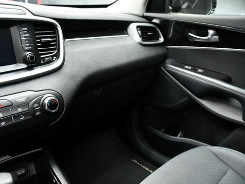 Used 2019 Kia Sorento LX image 27