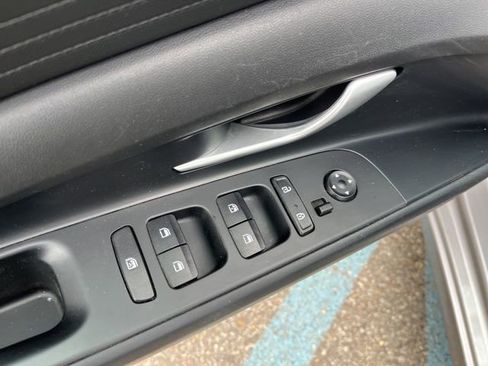 Used 2023 Hyundai Elantra SEL image 12