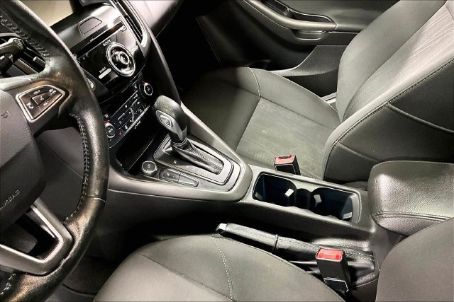 Used 2017 Ford Focus SEL w/ Cold Weather Package FWD image 17