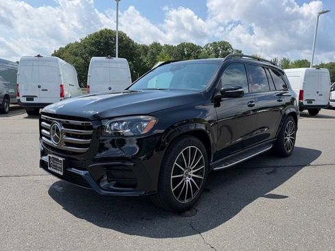 Used 2026 Mercedes-Benz GLS 580 4MATIC image 3