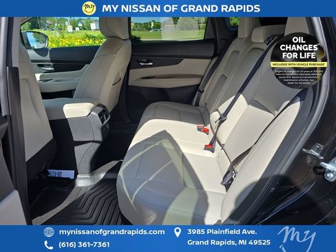 Used 2025 Nissan Murano SV AWD/4WD image 28