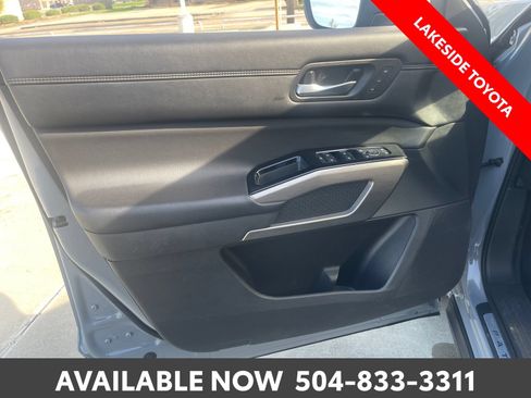 Used 2023 Nissan Pathfinder Platinum w/ Cargo Package AWD/4WD image 24