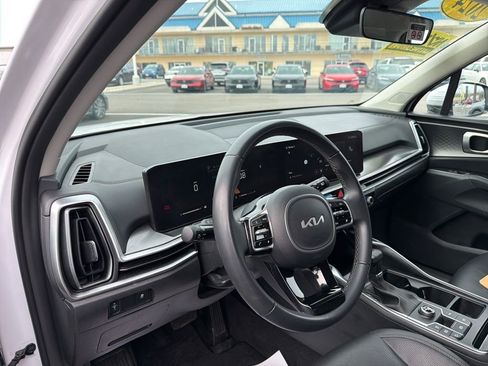 Used 2024 Kia Sorento S image 14