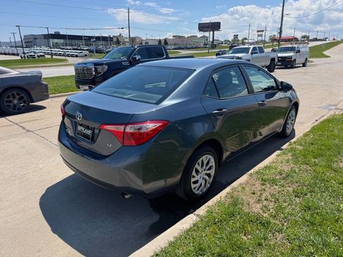 Used 2018 Toyota Corolla LE FWD image 5