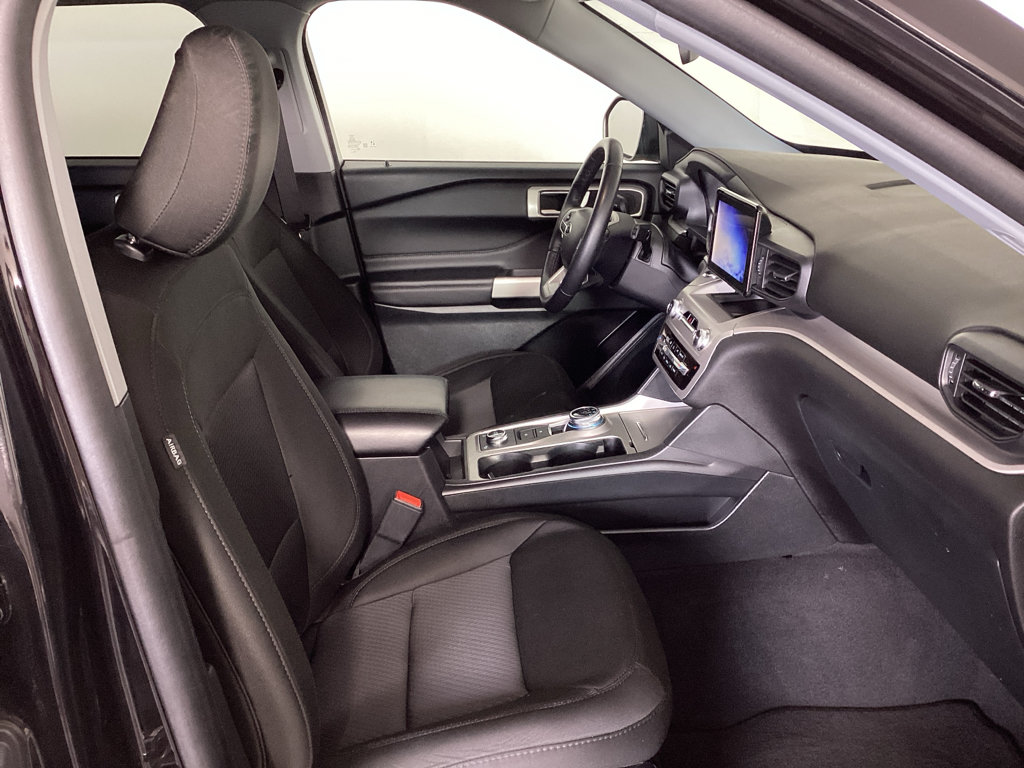 Used 2023 Ford Explorer XLT AWD/4WD image 9