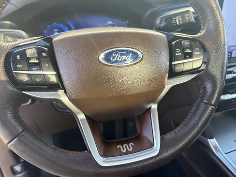 Used 2024 Ford Explorer King Ranch w/ Technology Package image 14