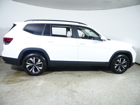 Used 2025 Volkswagen Atlas SE AWD/4WD image 8