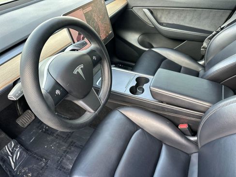 Used 2022 Tesla Model Y Long Range image 9