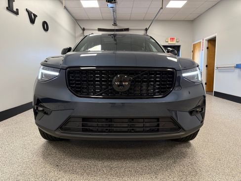 New 2026 Volvo XC40 B5 Ultra w/ Protection Package Premier image 4