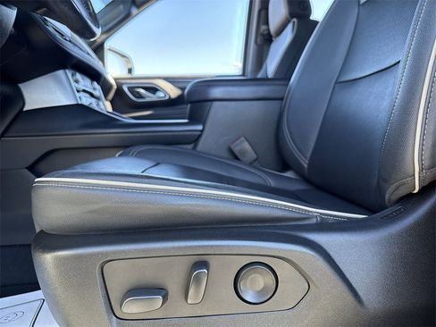 Used 2022 GMC Yukon XL SLT w/ SLT Premium Package image 12