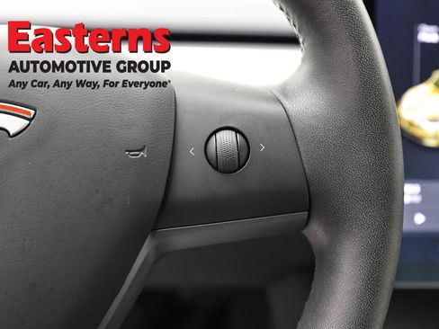 Used 2020 Tesla Model Y Long Range image 16