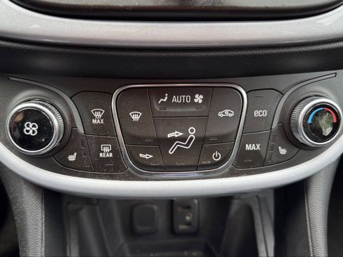 Used 2017 Chevrolet Volt LT w/ Comfort Package FWD image 37