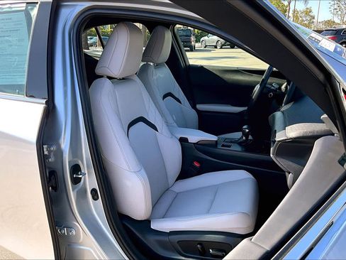 Certified 2024 Lexus UX 250h FWD image 8