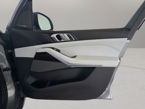 Used 2024 BMW X7 xDrive40i w/ Premium Package image 41