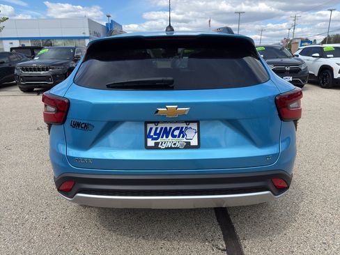 Used 2025 Chevrolet Trax LT w/ Driver Confidence Package FWD image 4
