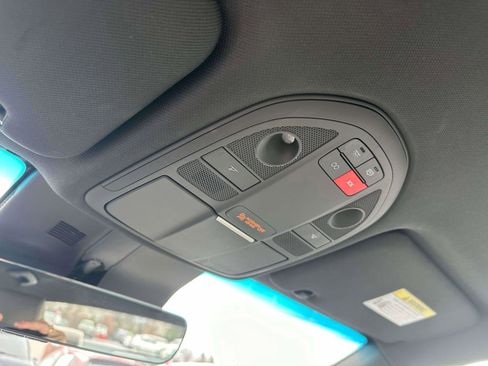 Used 2024 Genesis G70 2.5T image 32